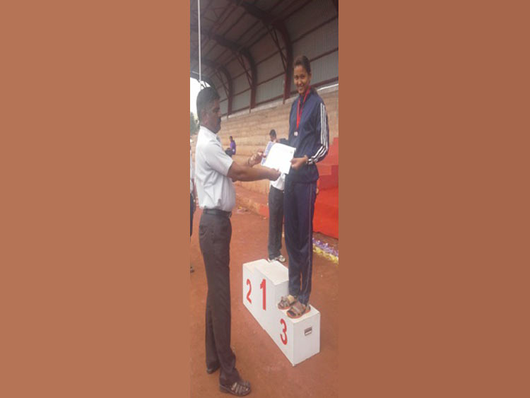 sports - Pratibha Tiwari high jump